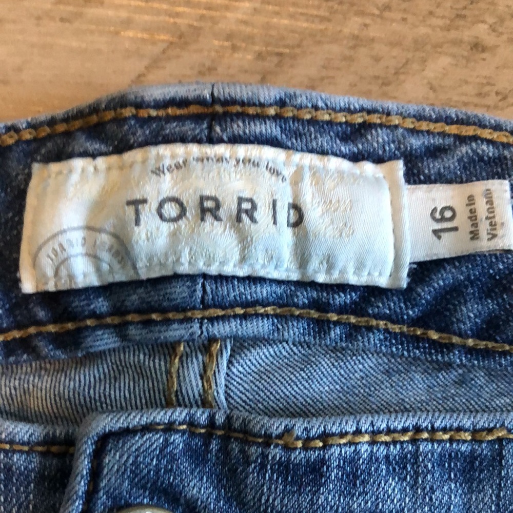 Torrid distressed jean cut off shorts size 16